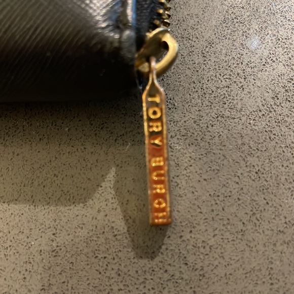 Tory Burch Zip around wallet - Picture 3 of 6